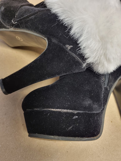 Høyhælte boots - 36