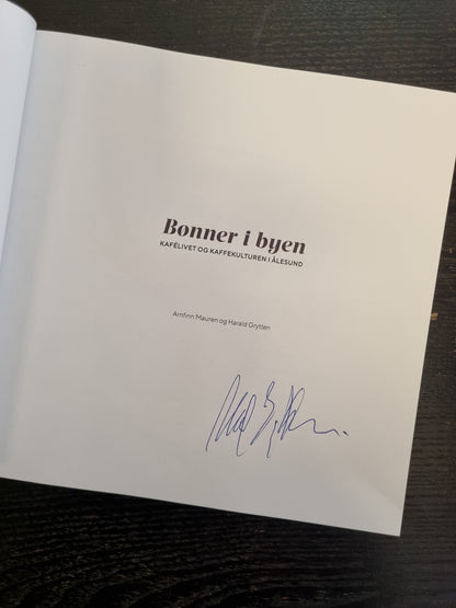 Bønner i byen – kafélivet og kaffekulturen i Ålesund – signert utgave