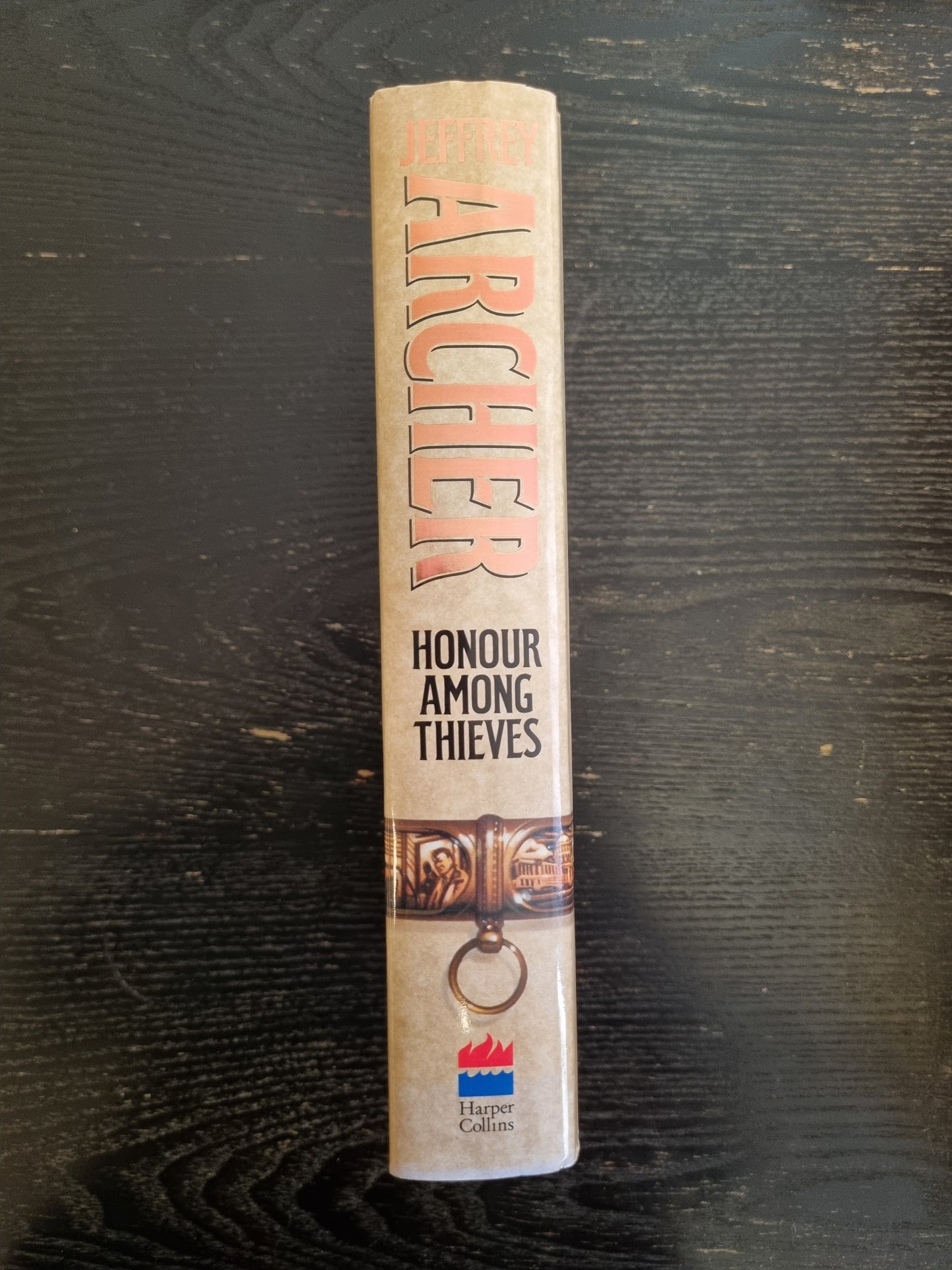 Honour Among Thieves – Jeffrey Archer