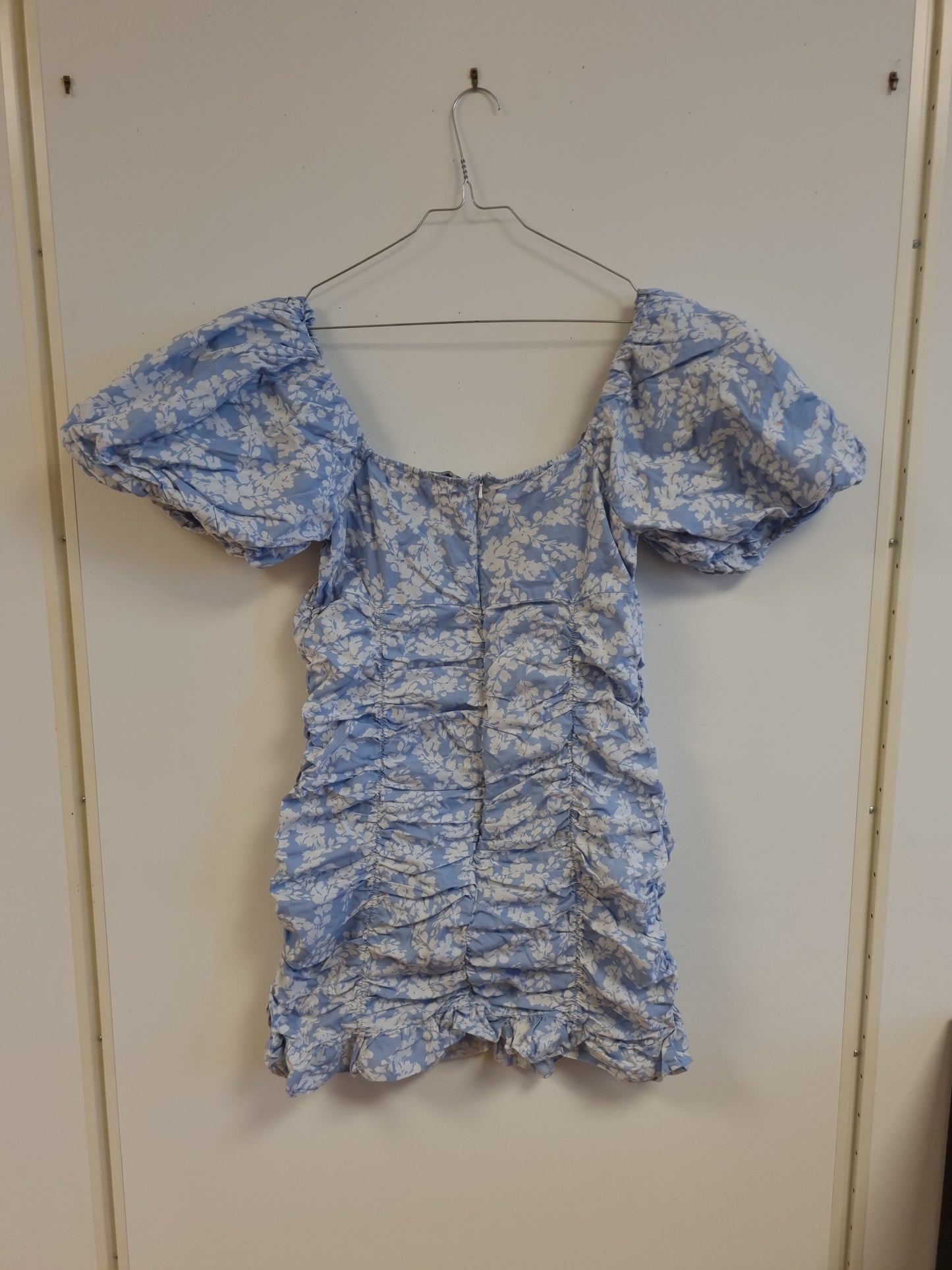 Gina Tricot blomsterkjole – L