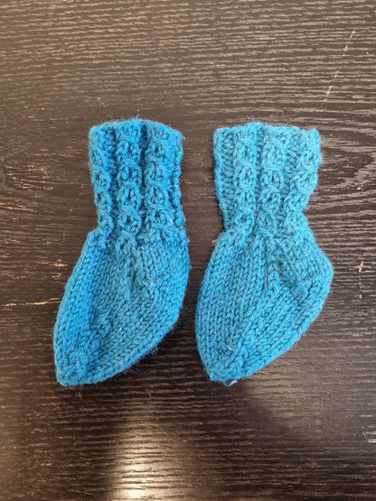 Hjemmestrikket babysokker - 0-3 mnd
