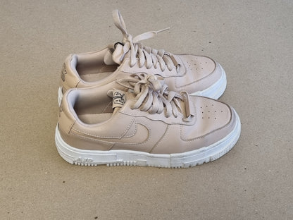 Nike Air Force 1 Pixel Particle Beige – str 38,5