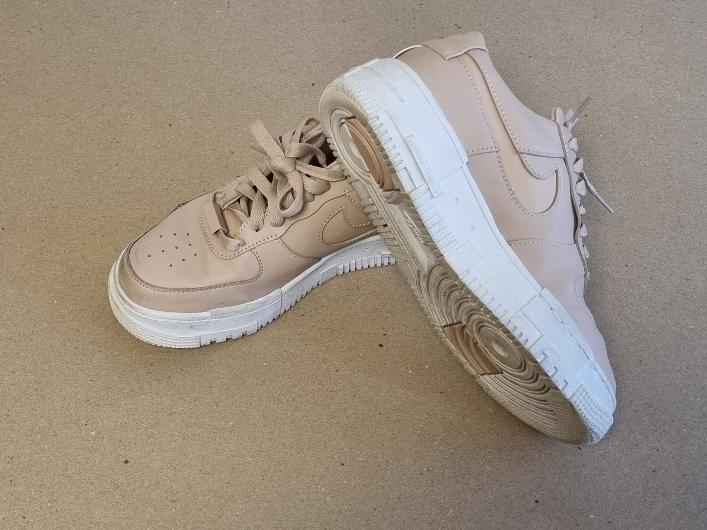 Nike Air Force 1 Pixel Particle Beige – str 38,5