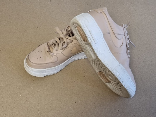 Nike Air Force 1 Pixel Particle Beige – str 38,5