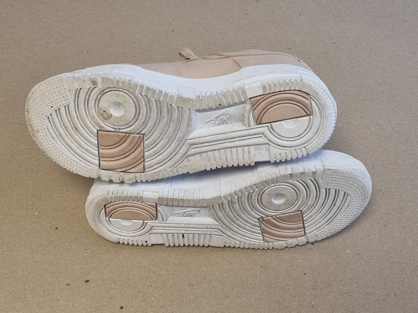 Nike Air Force 1 Pixel Particle Beige – str 38,5