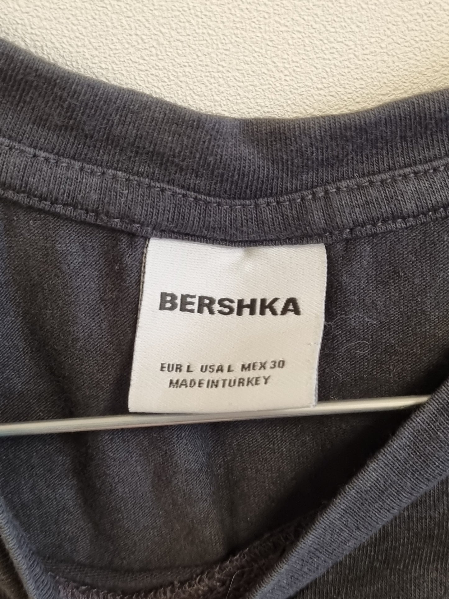 Bershka t-skjorte – str. L
