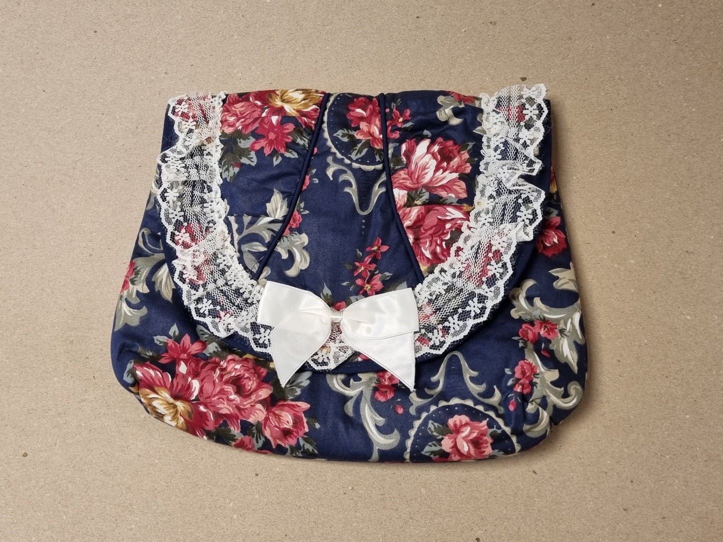 Vintage toalettveske fra 1980-tallet – blomsterprint med blonder