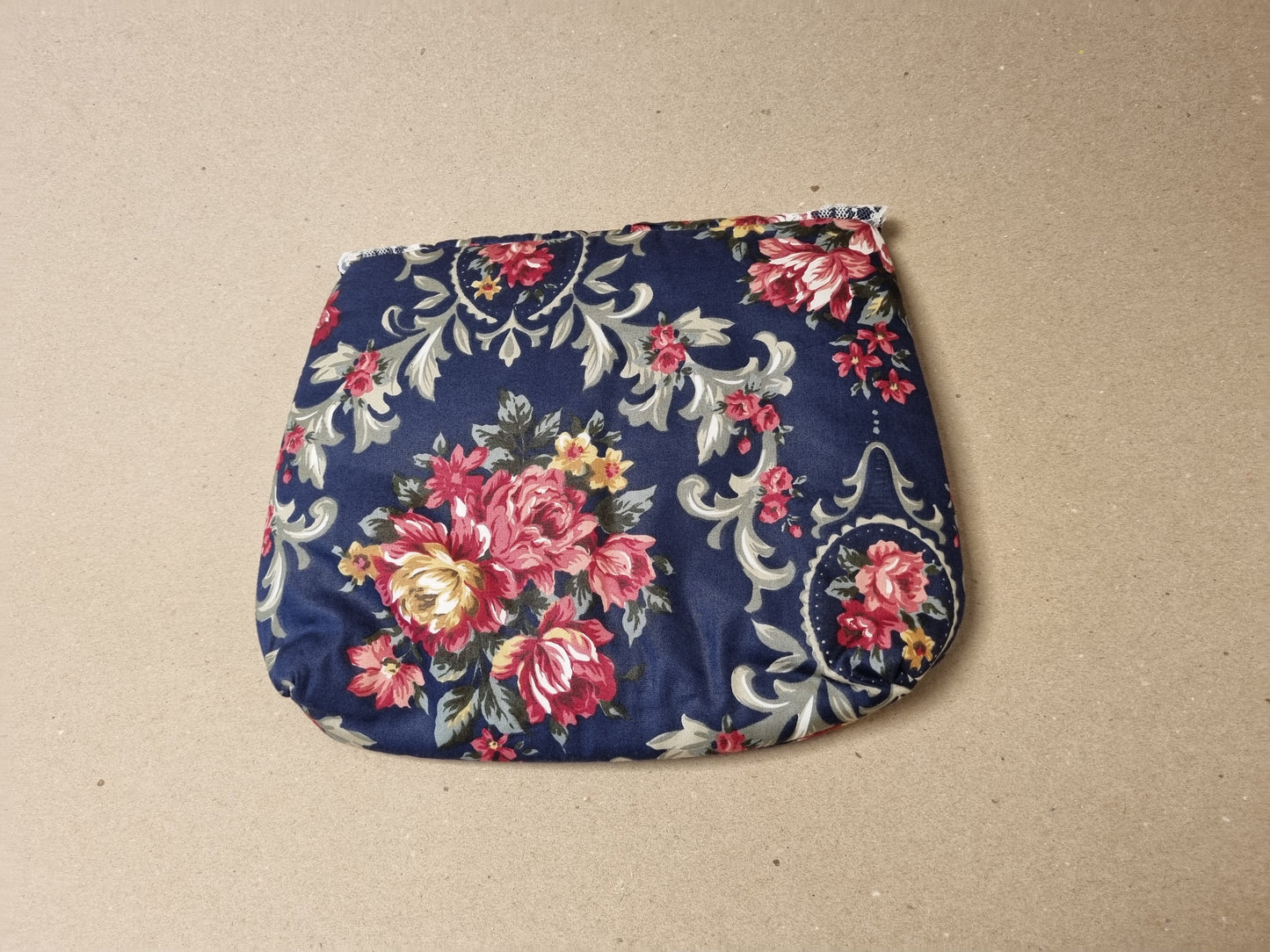 Vintage toalettveske fra 1980-tallet – blomsterprint med blonder