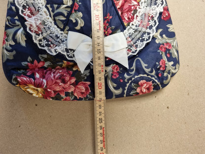 Vintage toalettveske fra 1980-tallet – blomsterprint med blonder