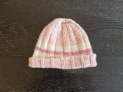 Hjemmestrikket lue rosa og hvit - ca. 1–1,5 år