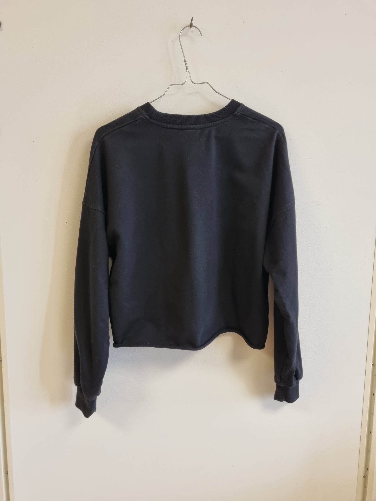Svart cropped collegegenser / Bumpro - S