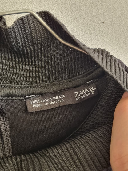 Svart kjole med volangdetaljer / Zara W&B - S