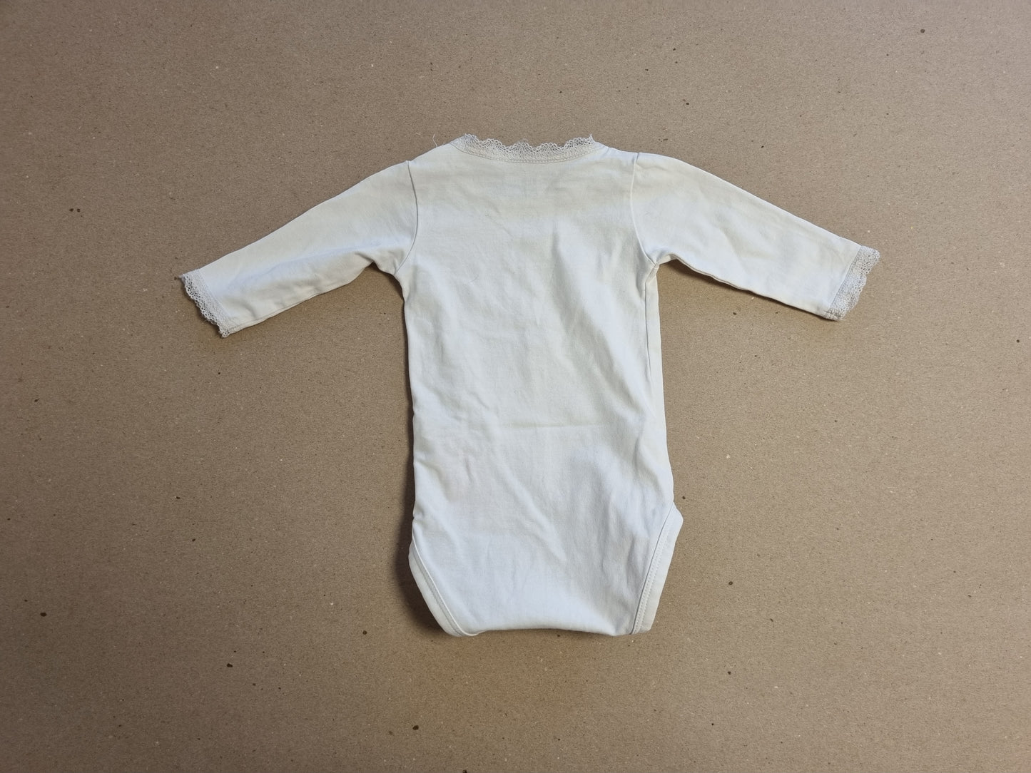 Hvit body med blondekanter / Name It - 56