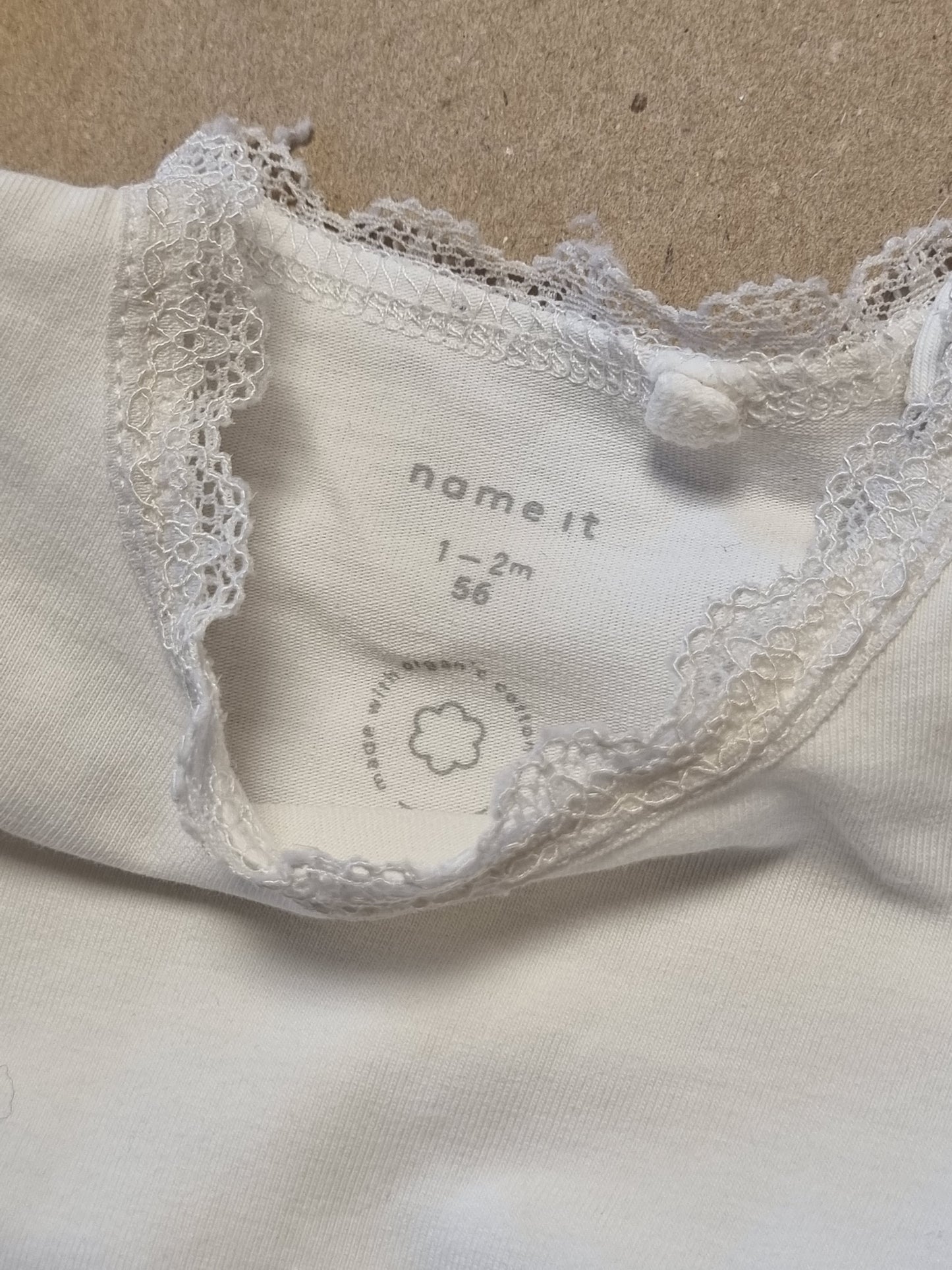 Hvit body med blondekanter / Name It - 56