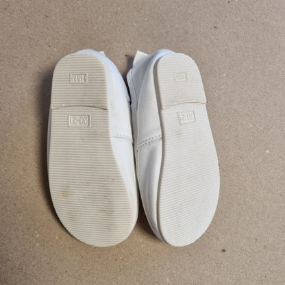 Hvite tøysko med sløyfe / H&M - 20/21