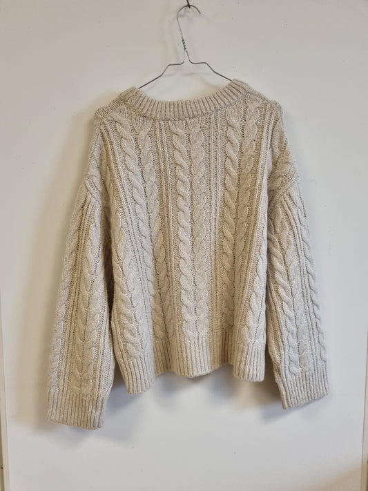 Beige flettestrikket genser - S