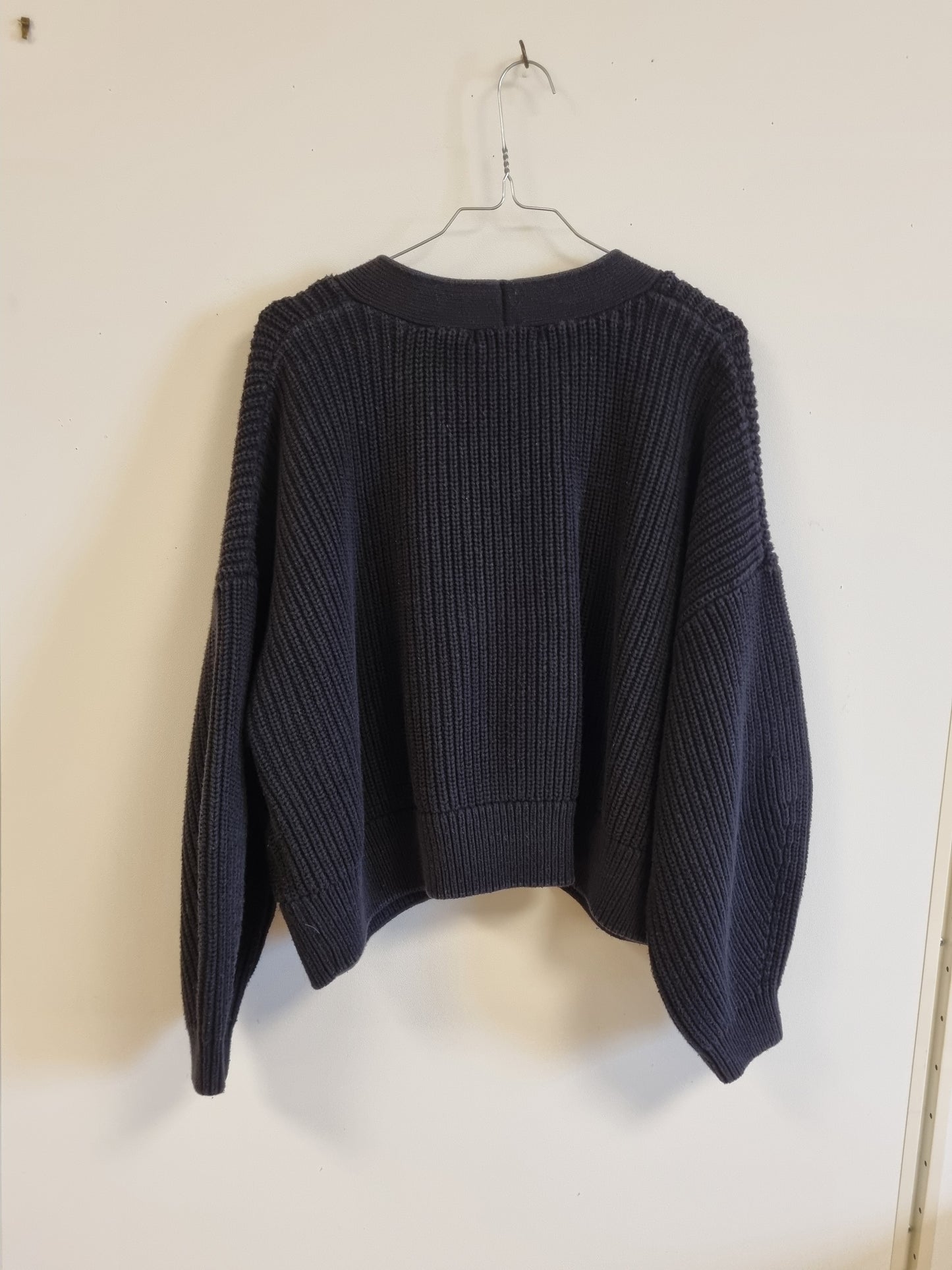 Svart cropped cardigan / H&M - M