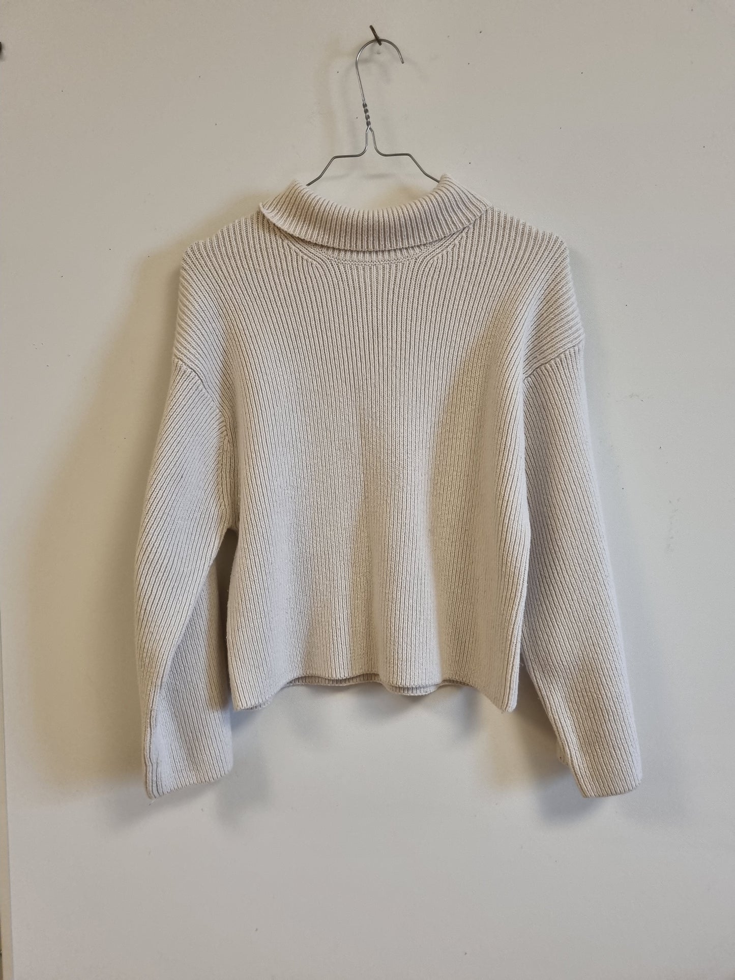 Lys høyhalset strikkegenser / Gina Tricot - XS