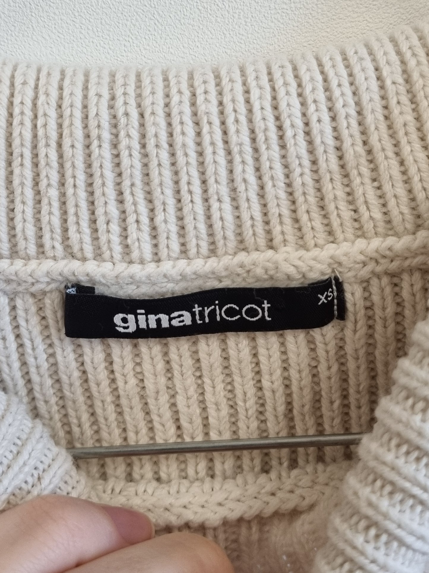 Lys høyhalset strikkegenser / Gina Tricot - XS