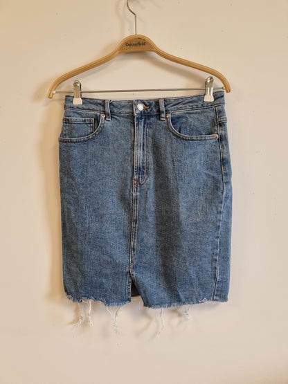 Blått jeansskjørt med splitt / Bik Bok - 40