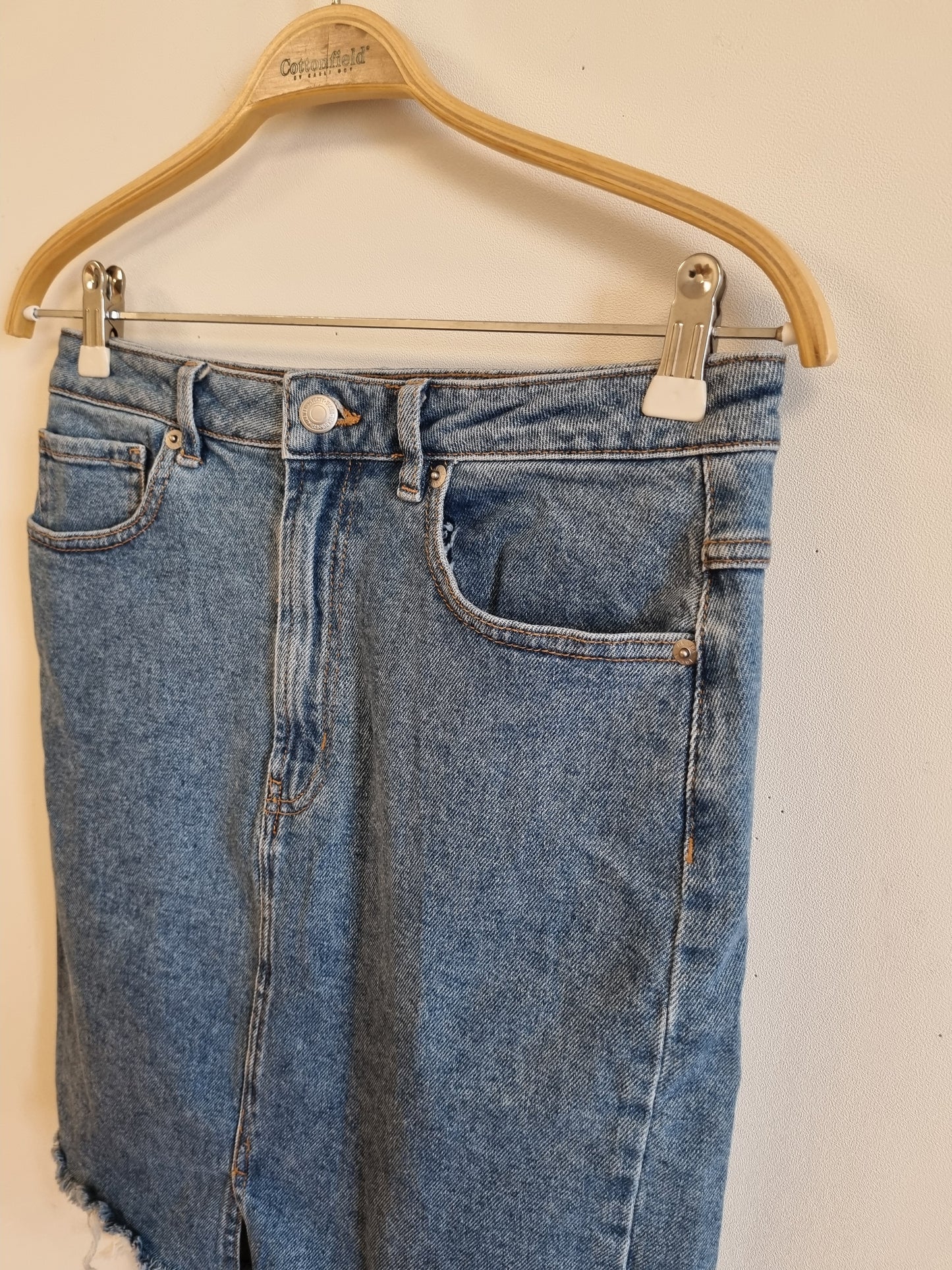 Blått jeansskjørt med splitt / Bik Bok - 40