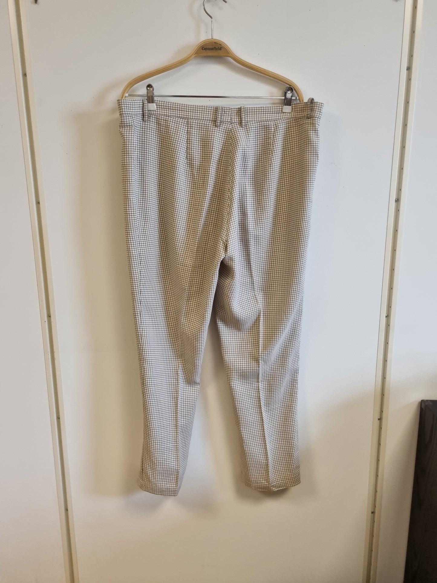 Beige rutete vintagebukse / Classic Woman - 46