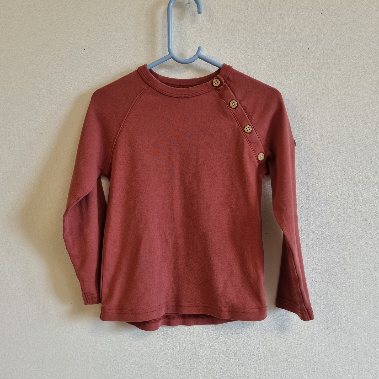 Rustrød genser / Gullkorn - 104