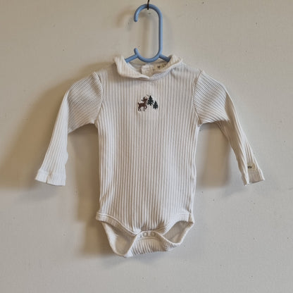 Hvit ribbet body med krage / Newbie - 74