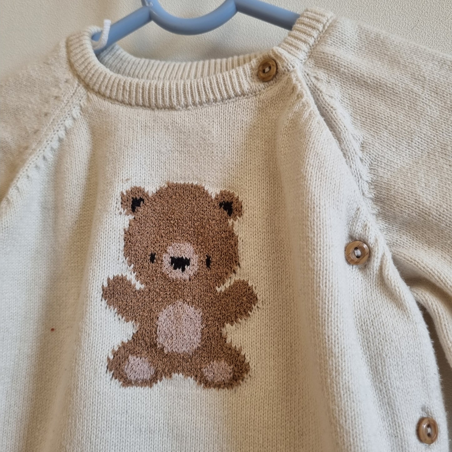 Hvit strikkegenser med bamse / H&M - 74