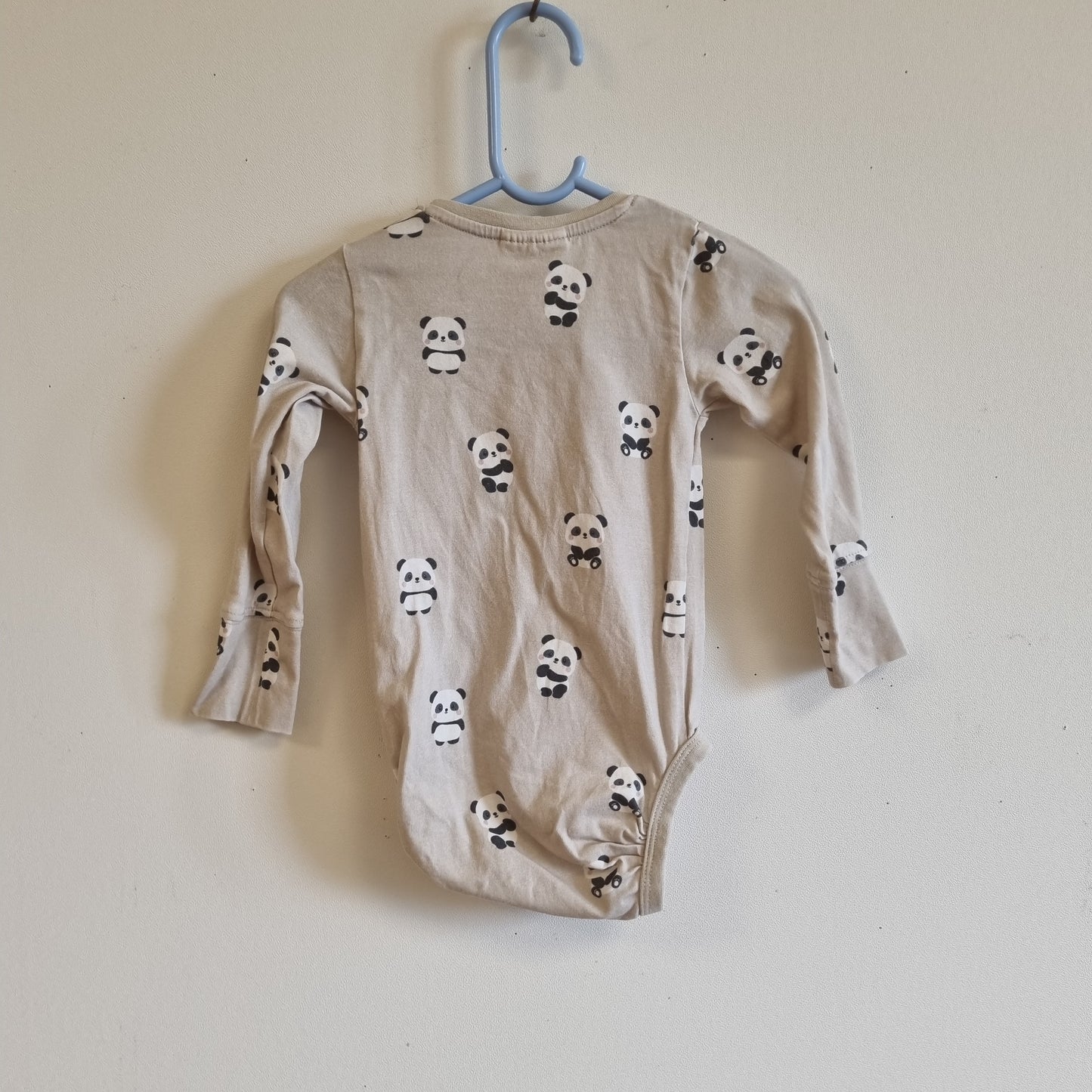 Beige body med pandaer / Kappahl - 74