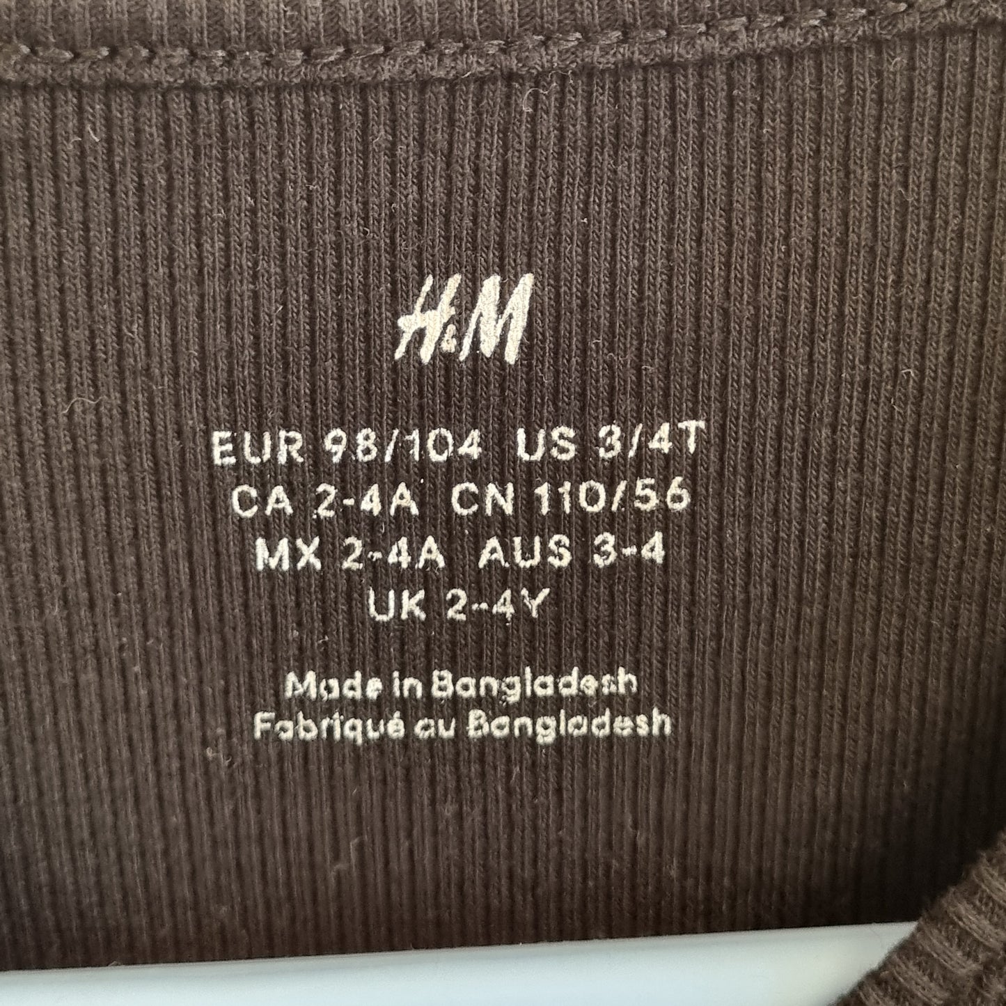 Svart trøye med volanger / H&M - 98/104