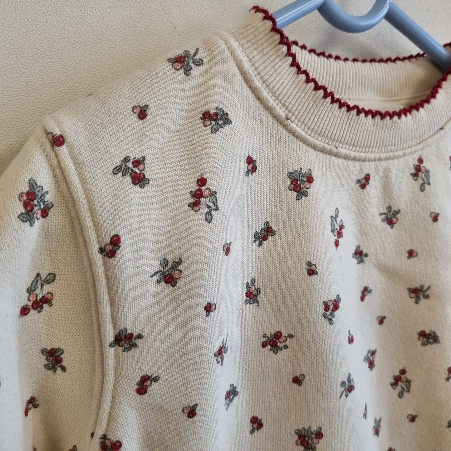 Kremhvit genser med blomster / H&M - 98/104