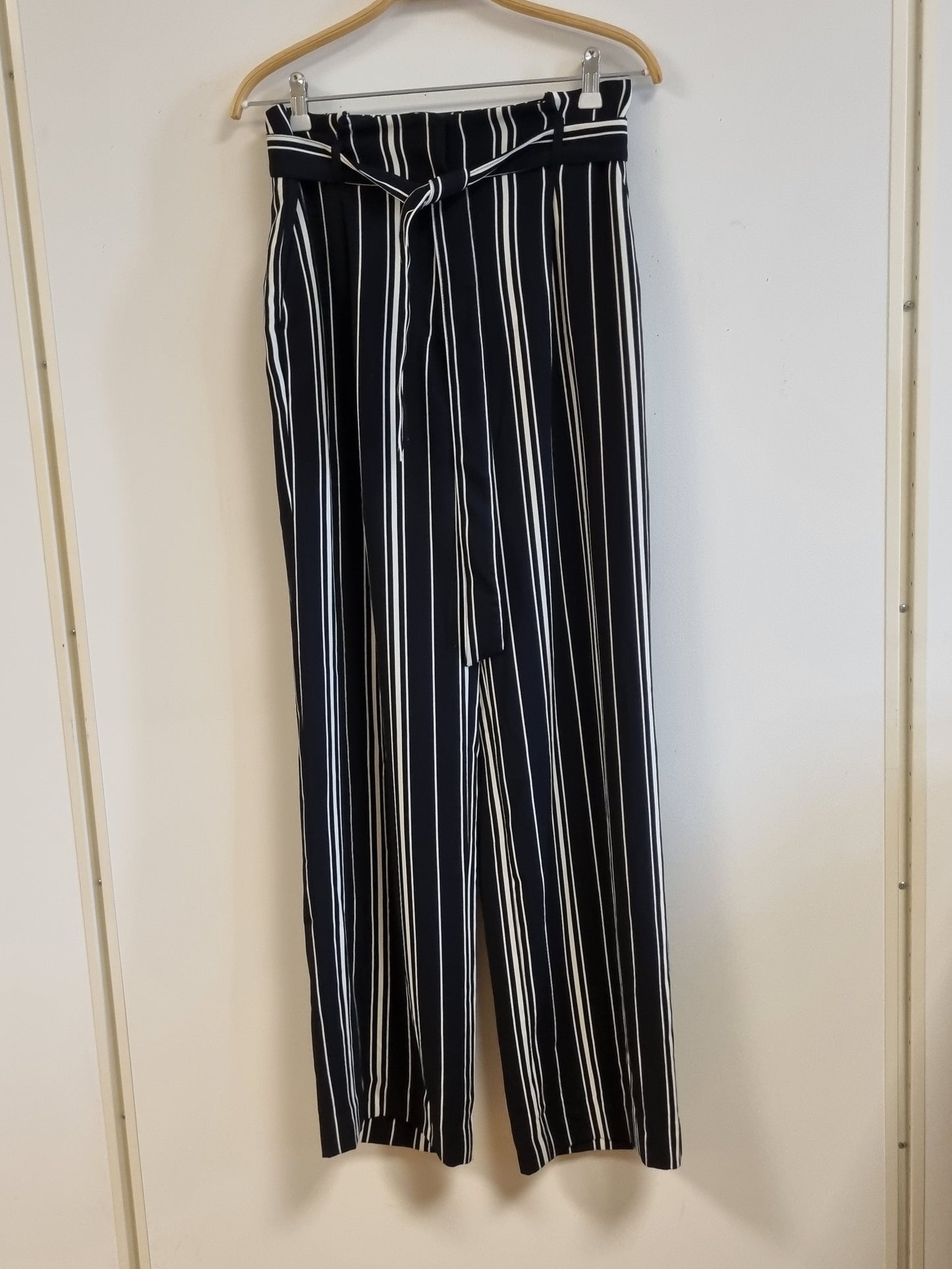 Stripete bukse med knytebelte / H&M - 38