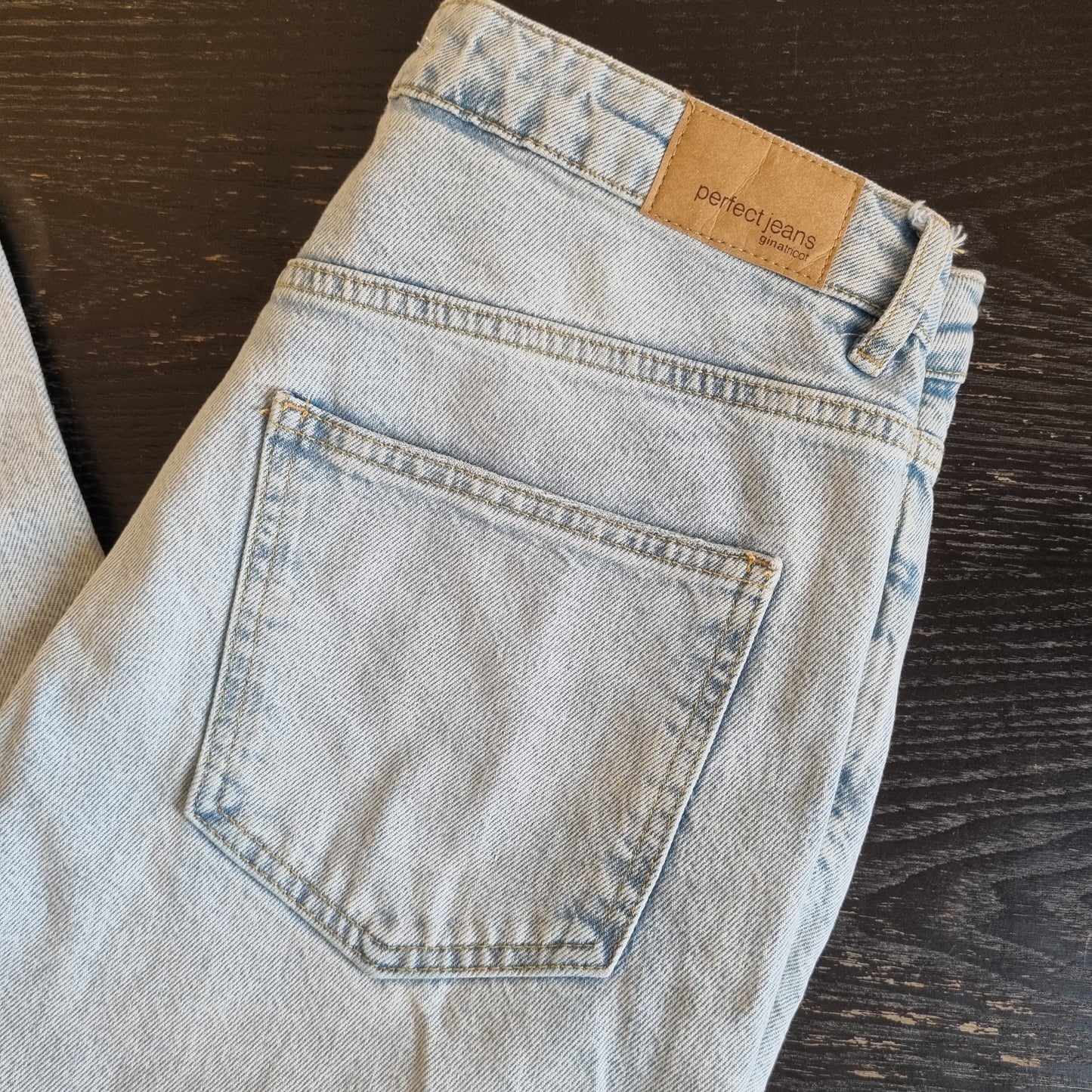 Lyseblå jeans med råkant / Gina Perfect Jeans - 40