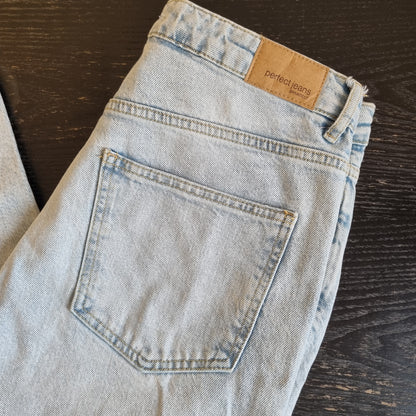 Lyseblå jeans med råkant / Gina Perfect Jeans - 40