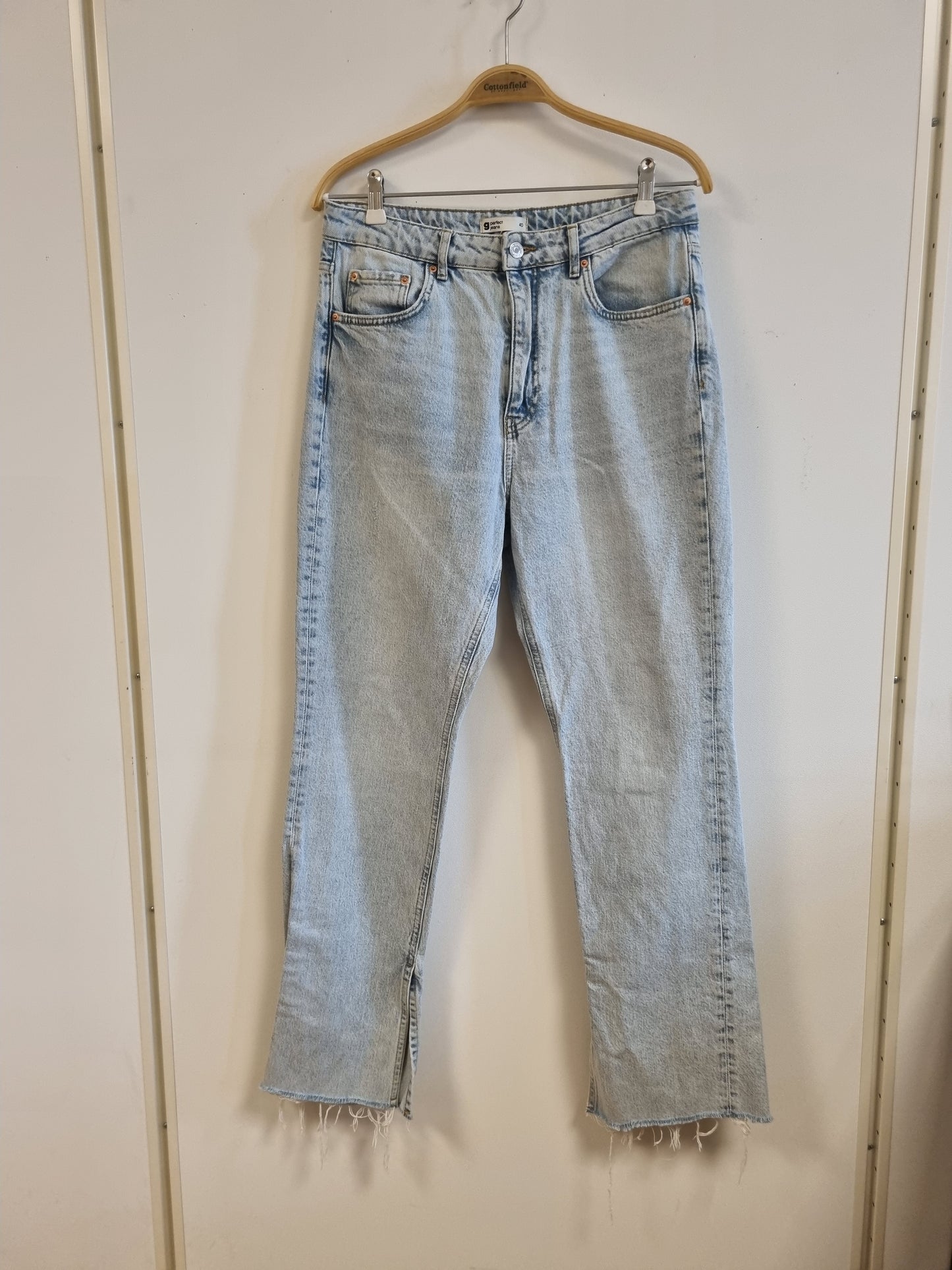 Lyseblå jeans med råkant / Gina Perfect Jeans - 40
