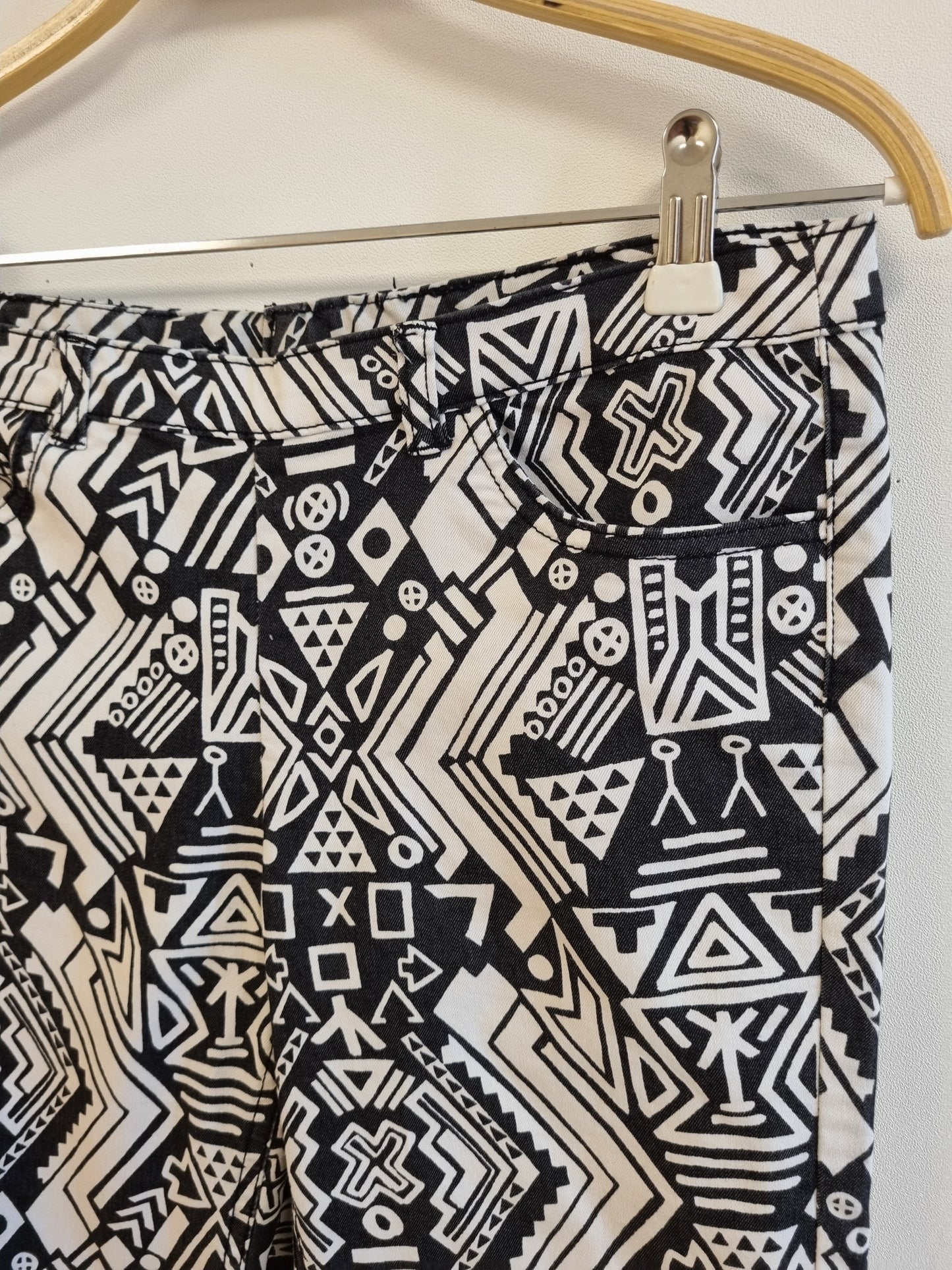 Jeans med Aztec-mønster / H&M - M