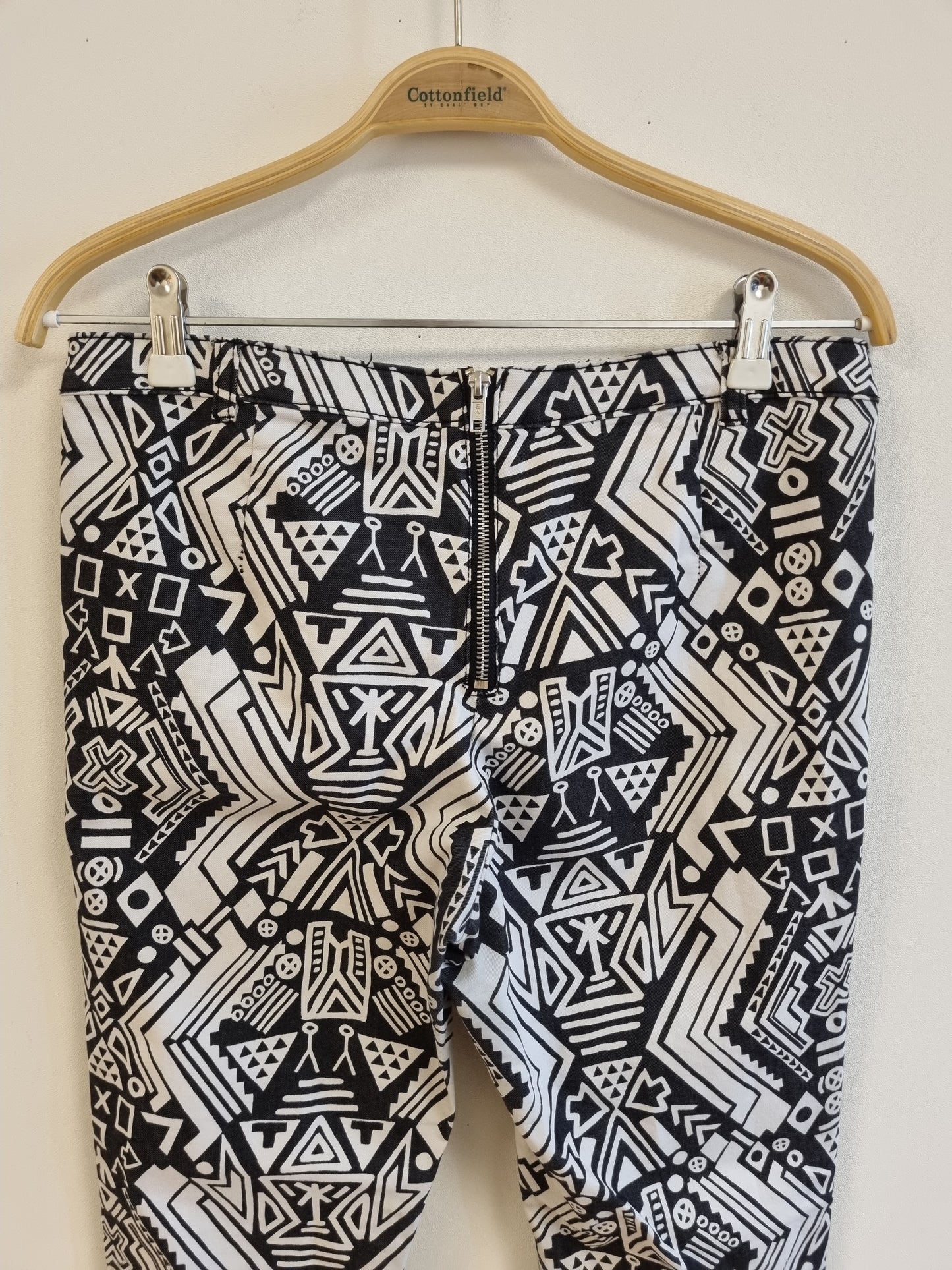 Jeans med Aztec-mønster / H&M - M