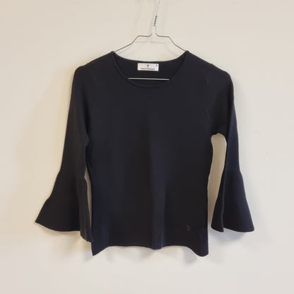 Svart topp med trompetermer / Urban Pioneers - XS