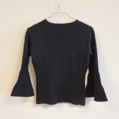 Svart topp med trompetermer / Urban Pioneers - XS