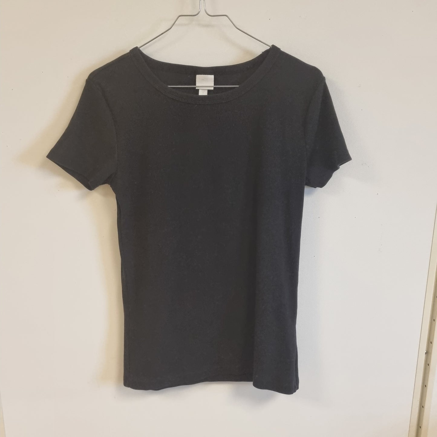 Svart ribbet t-skjorte / H&M - M