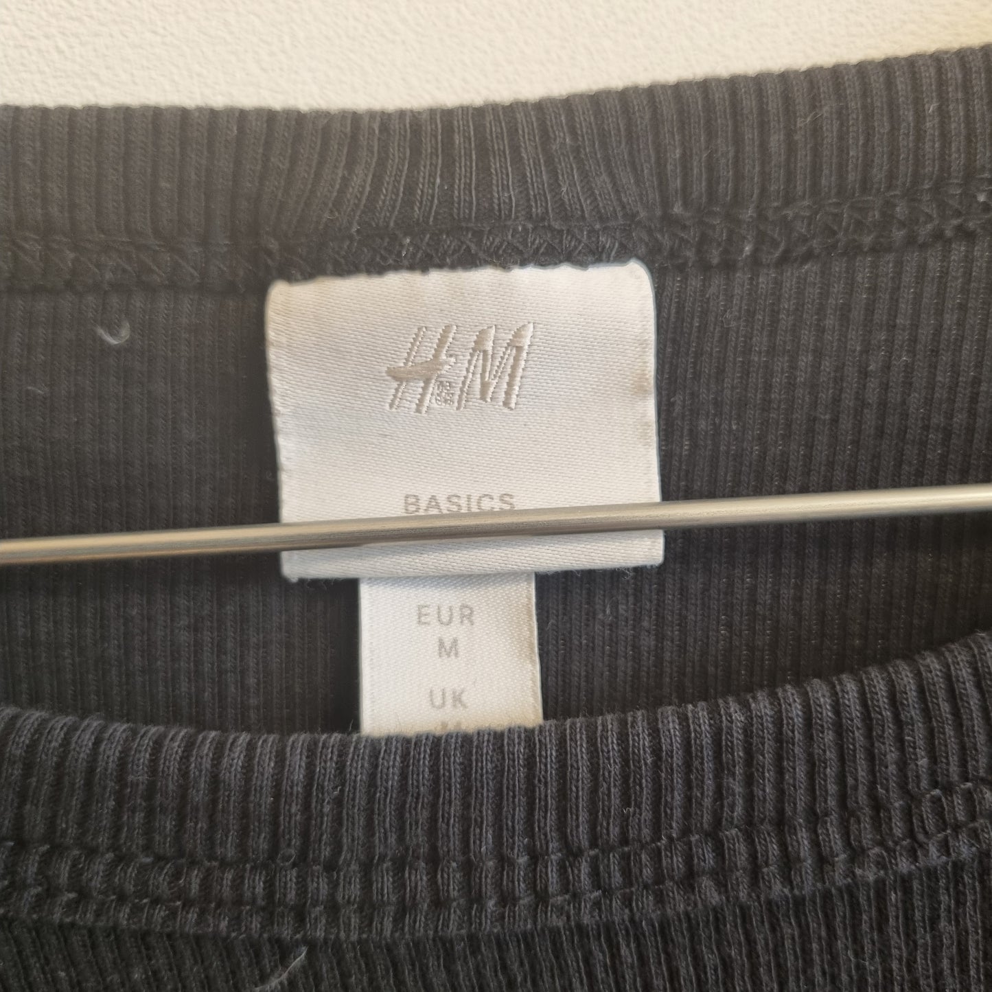 Svart ribbet t-skjorte / H&M - M