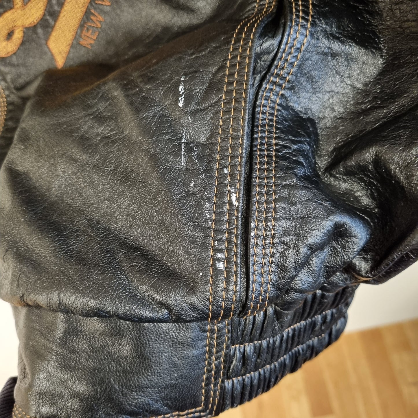 Sjelden vintage brodert skinnjakke i bomberstil - S/M
