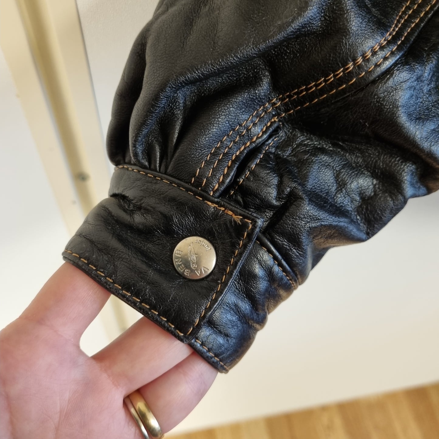Sjelden vintage brodert skinnjakke i bomberstil - S/M