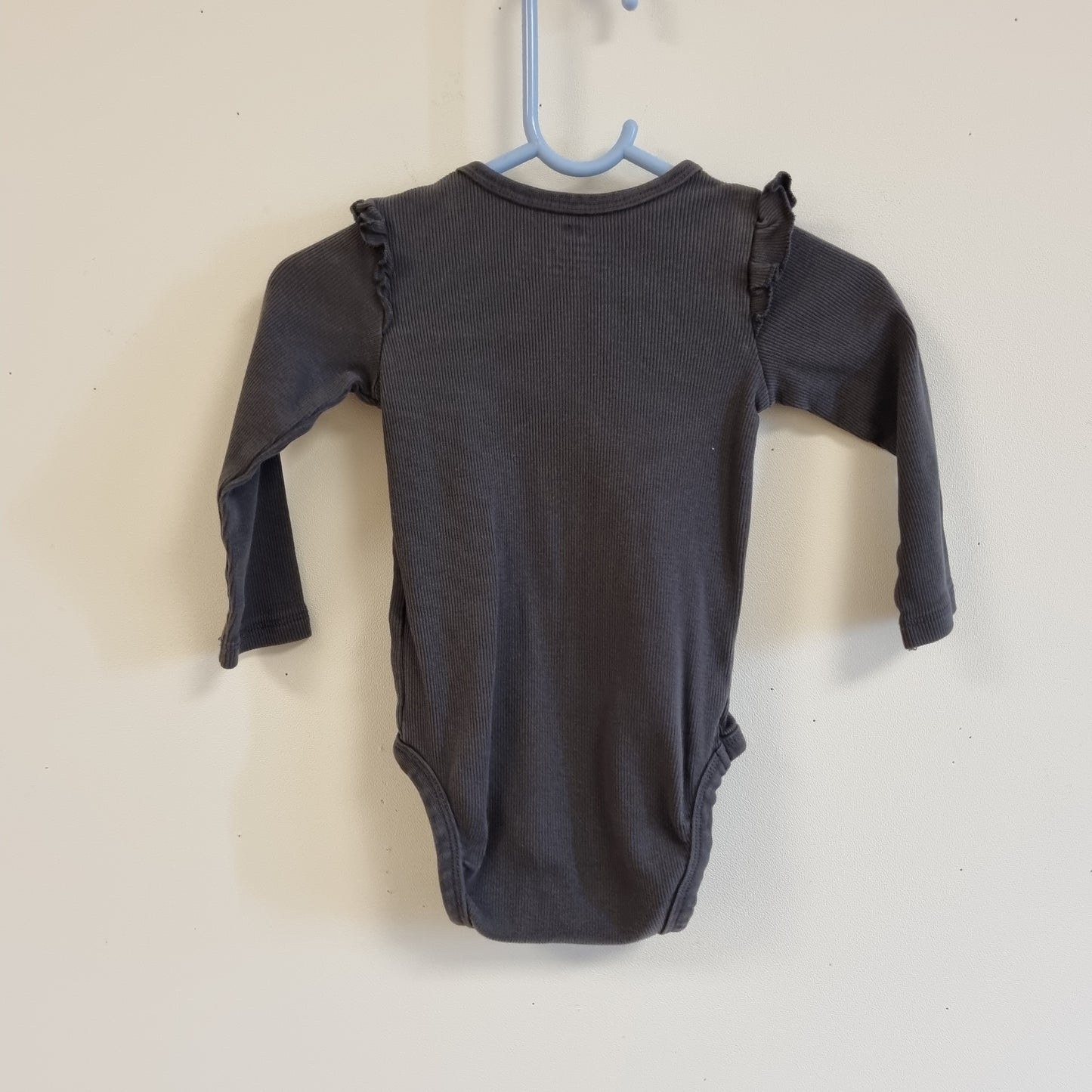 Mørk grå body - 74
