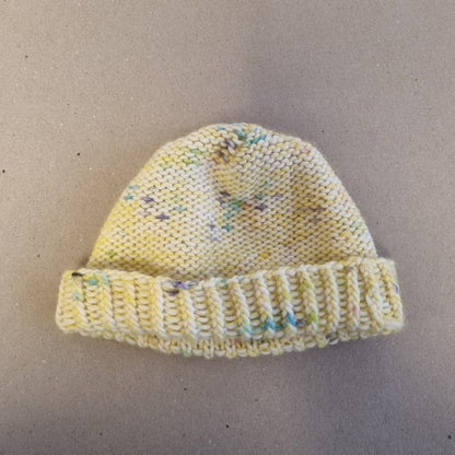 Håndstrikket lue med pastellfarger - ca. 2–4 år