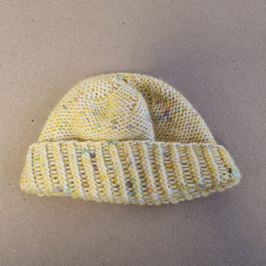 Håndstrikket lue med pastellfarger - ca. 2–4 år
