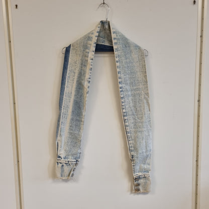 Lyseblått denimskjerf med mansjettdetaljer
