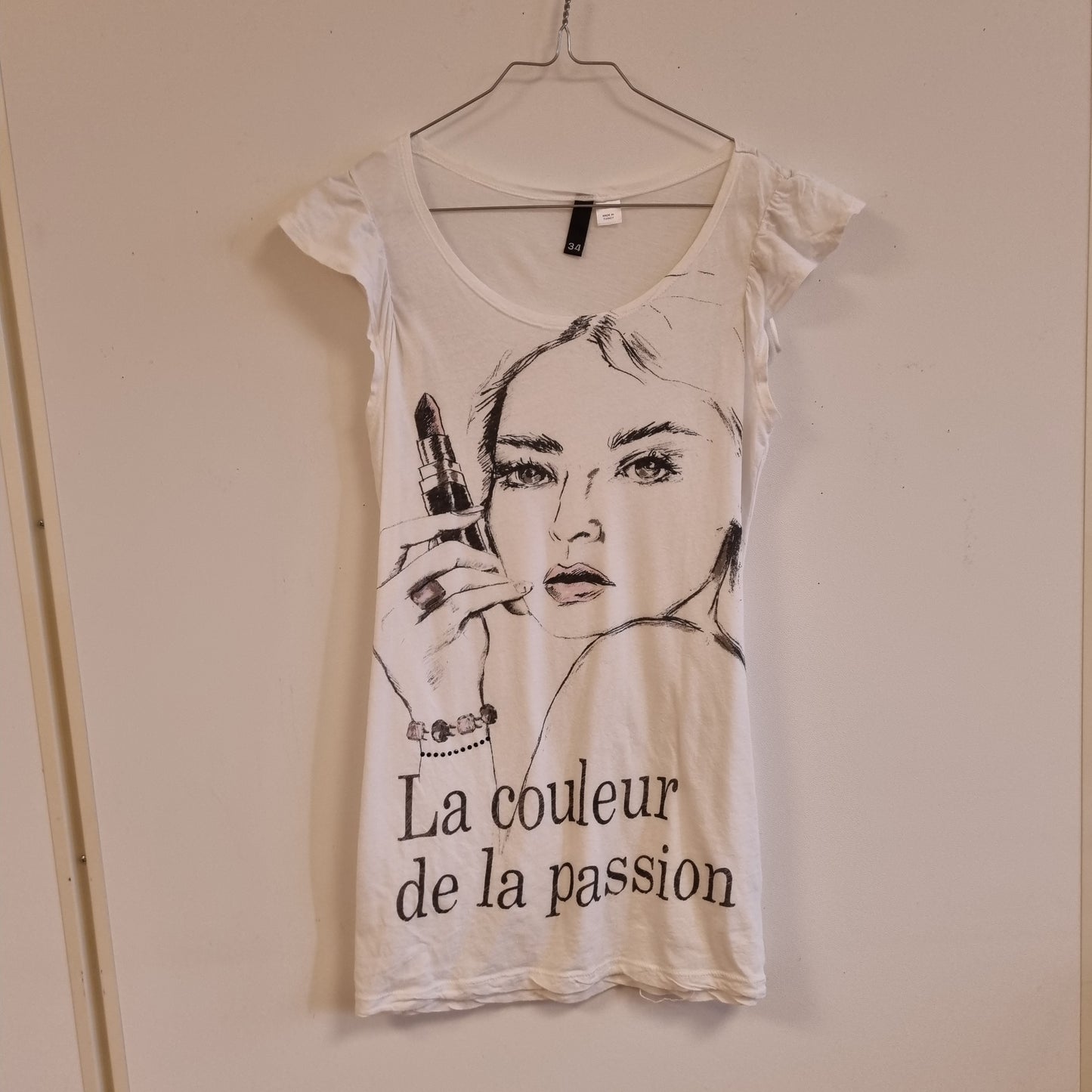 Hvit topp med grafisk print - 34