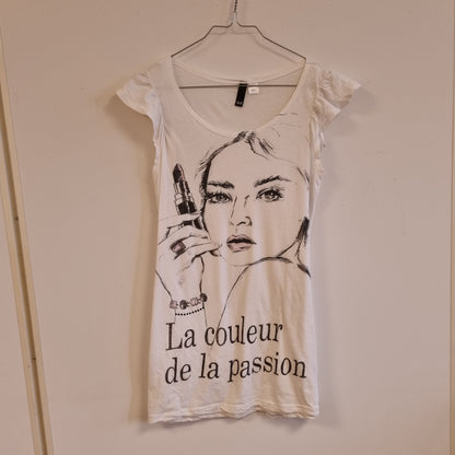 Hvit topp med grafisk print - 34